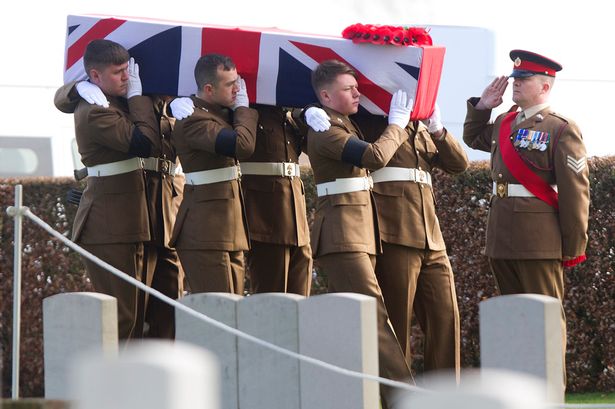 Unknown British #WW1 soldiers reburied with honours at Prowse Point Cemetery in Belgium: bit.ly/1OkjmGw #WWI