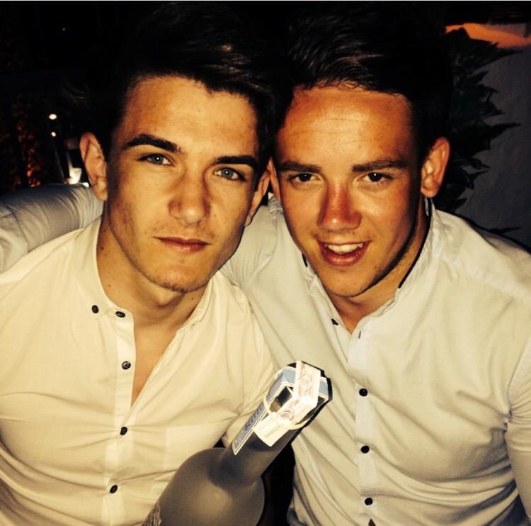 benjosephcole's tweet photo. RT for left fav for right @SweetRiotMusic http://t.co/FnkHj6Oj4d