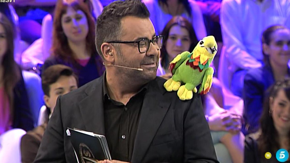 jjaviervazquez's tweet photo. Angelo se queda un poco más, él también está triste por lo de Gahona... #GalaSV1 http://t.co/ESLqlhLfD8