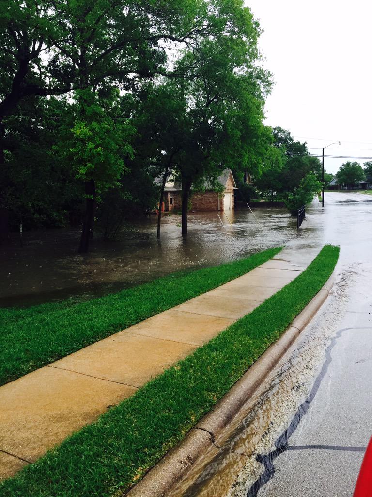 FaldynMatt's tweet photo. @KBTXShel    Copper field Warwick dr http://t.co/CL6OsAsBZg