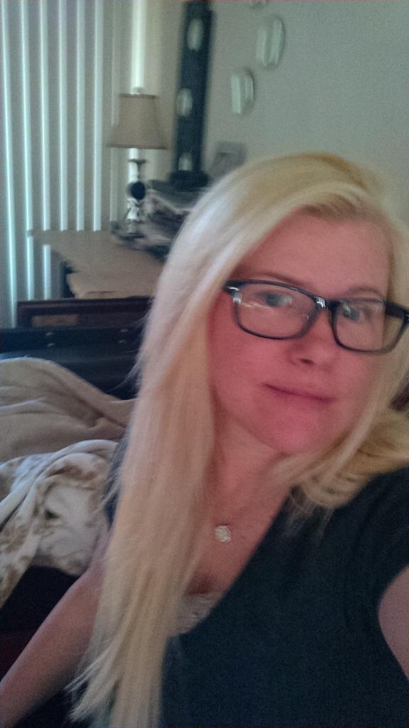 Can't get in to get hair did...so put extension in myself... Loves