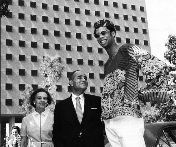 Happy 68th bday to alum Lew Alcindor (later Kareem Abdul-Jabbar). Here he is with Ralph and Ruth Bunche in 1969 