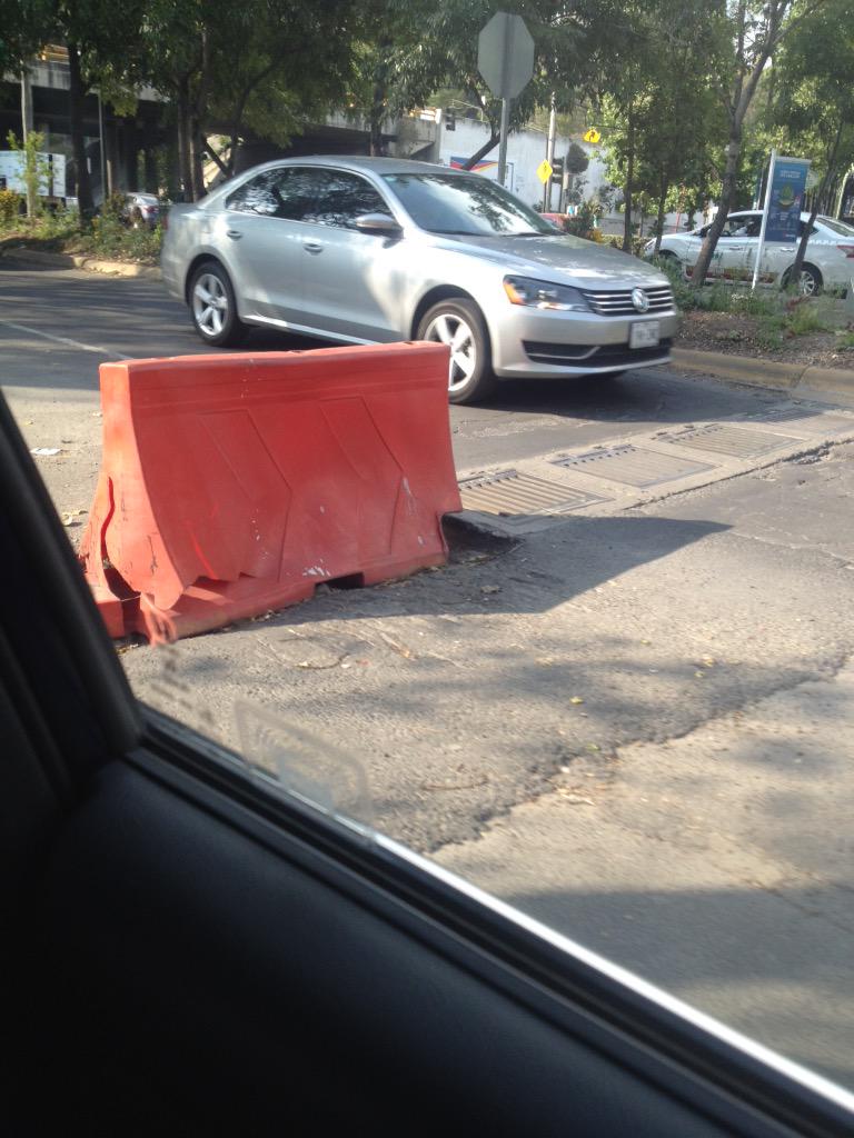 No es posible que después de siete meses no hayan arreglado esa coladera <a href="/CuajiProgresa/">DelegaciónCuajimalpa</a> <a href="/AdrianRubalcava/">Adrián Rubalcava</a> <a href="/REFORMACOM/">REFORMACOM</a>