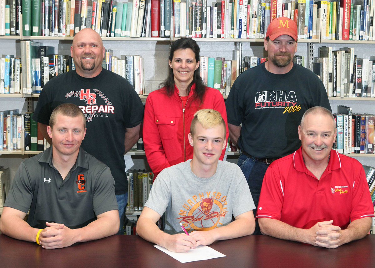 Dylan's signing... @babydyl186 <a href="/GCconnect/">Gaurish Chandelkar</a>