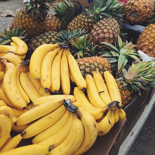 Bananas contain tryptophan which helps regulate your moods, helps you relax &amp; feel happier! #HealthTip