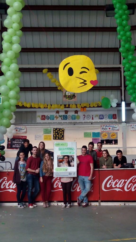 barra_primaria's tweet photo. 🎊🎉TODO PREPARADO🎉🎊 OS ESPERAMOS EN LA BARRA 1! MILES DE REGALOS: GAFAS; MUCHAS GAFAS, EMOJIS, 😎 #BARRAPRIMARIA 📖😁🎓 http://t.co/qR1fSMoJe6