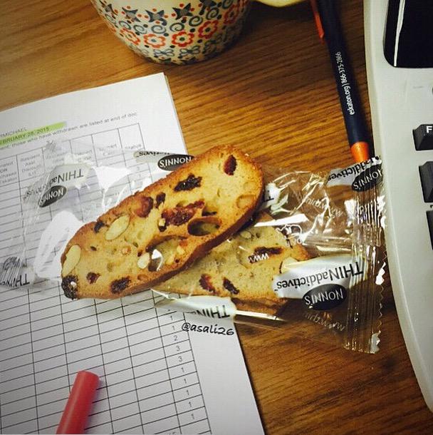 THINaddictives's tweet photo. A ten minute break, a few deep breaths, and the perfect crunch. #cranberry #THINaddictives http://t.co/sLOBOZX5u5