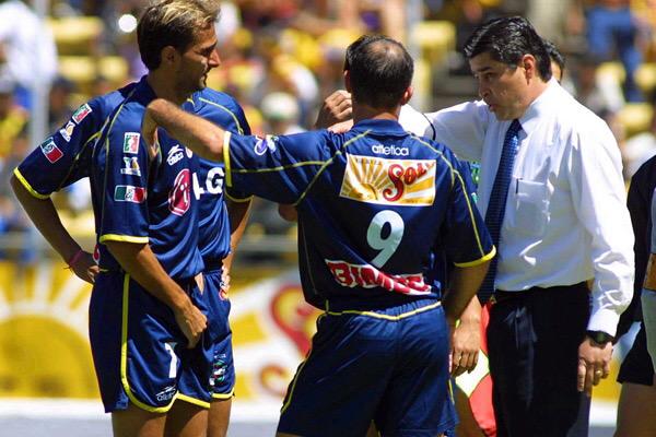 BandadelAtle's tweet photo. #TBT #AlexFernandes #FlacoTena #FlavioDavino #MonarcasMorelia http://t.co/KTNSzzUykU