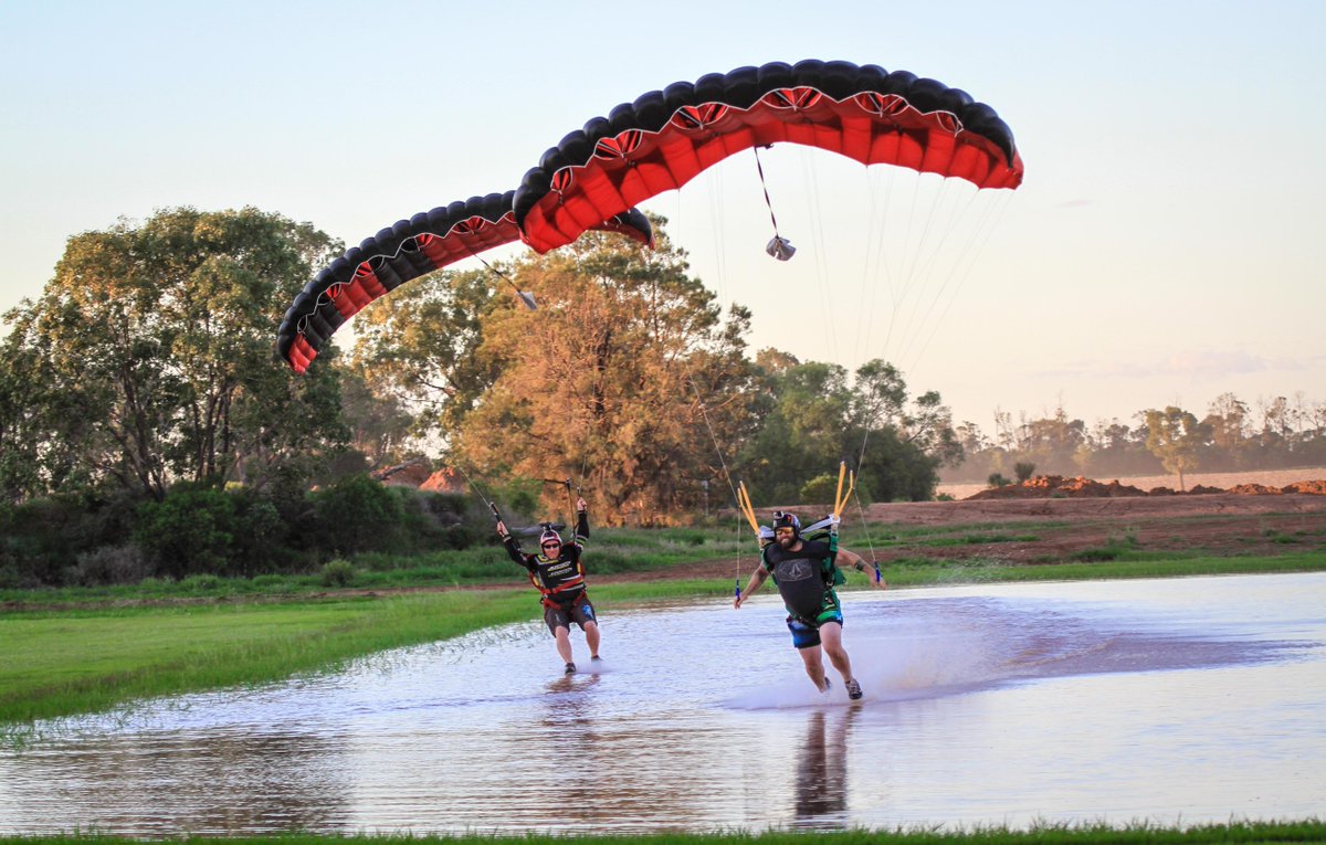 flyjyro's tweet photo. We're off to Straya for Funny Farm 2015! Yeww! #nzaerosports #FunnyFarm #EatSleepJumpRepeat #petra #leia http://t.co/RpjGix6bMt