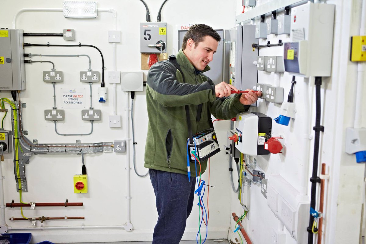 ableskills's tweet photo. Introduction to Basic Domestic Electrics

#MKHour

http://t.co/u6iIEHYYjv http://t.co/PI4p37Srfn