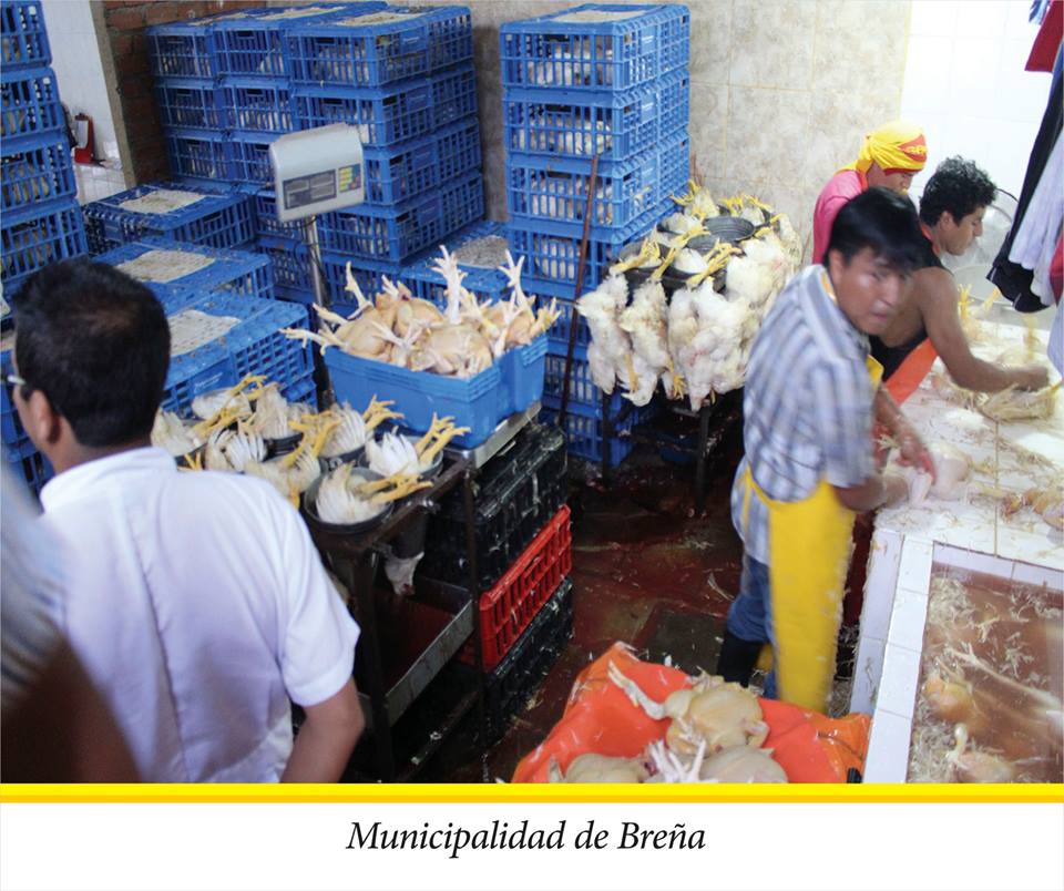MuniBrena's tweet photo. La municipalidad de Breña clausuró a la Asociación de Comerciantes del mercado “Chacra Colorada N° 1” http://t.co/SxSfI4WGLP