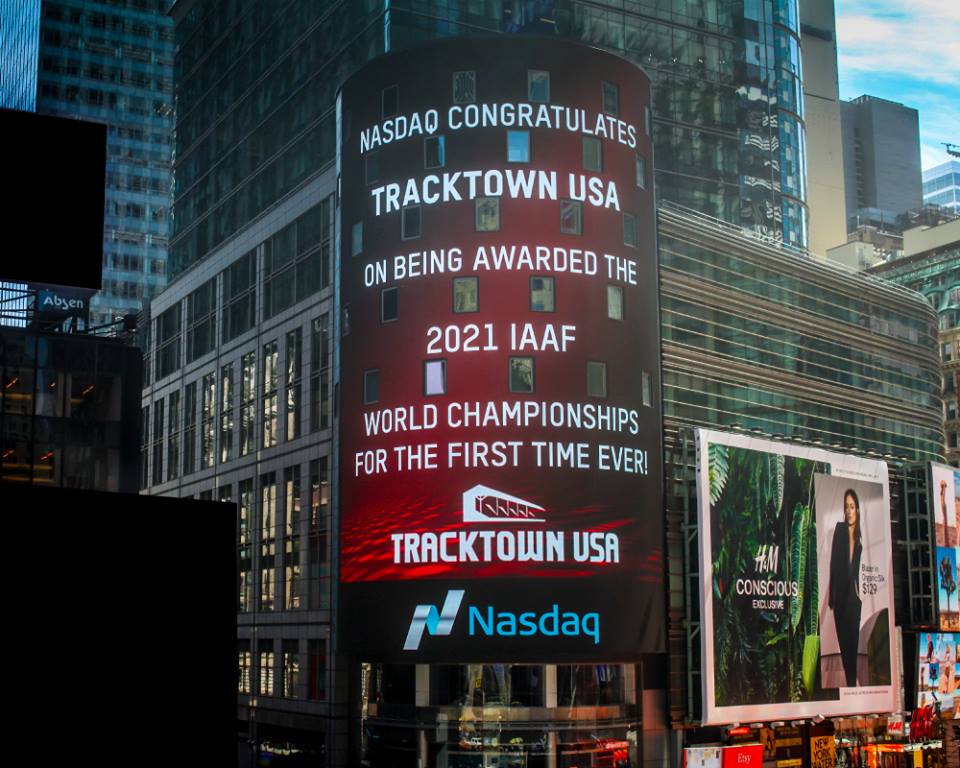 UOGiving's tweet photo. Sweet! Thank you, @NASDAQ! #TrackTownUSA #uoregon http://t.co/uP68fRZc0t