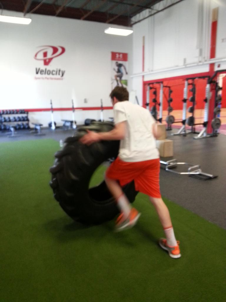 MarkMastone's tweet photo. The kid @andrew__pollard crushing #AnimalTime here @Velocity_Lowell #WhyDoYouTrain http://t.co/jbZc9dqrQF
