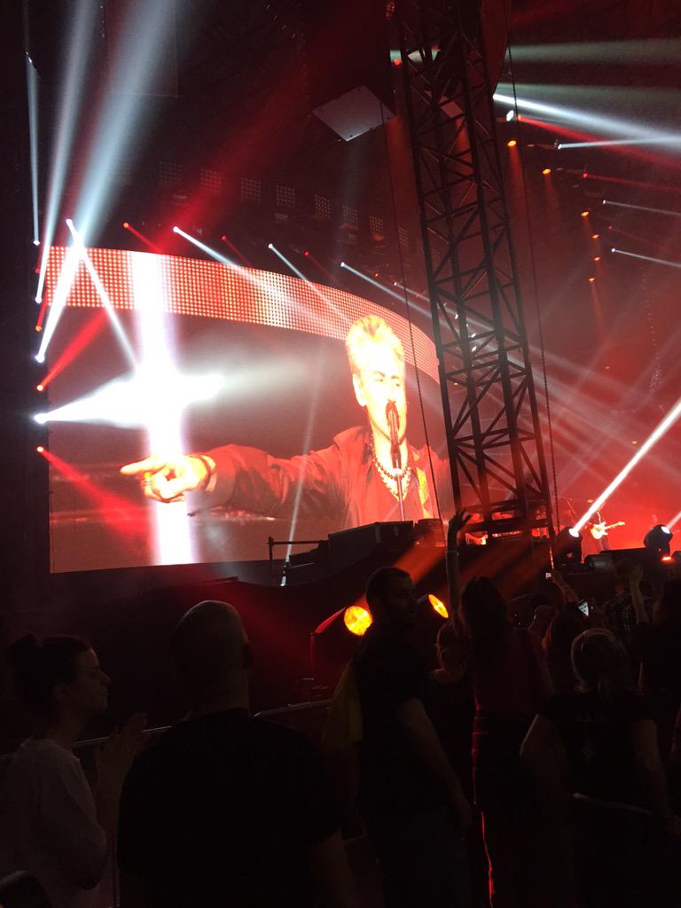 MarroneEmma's tweet photo. @ligabue IMMENSO !! #palalottomatica #roma #musica http://t.co/4ze4zFSc8D
