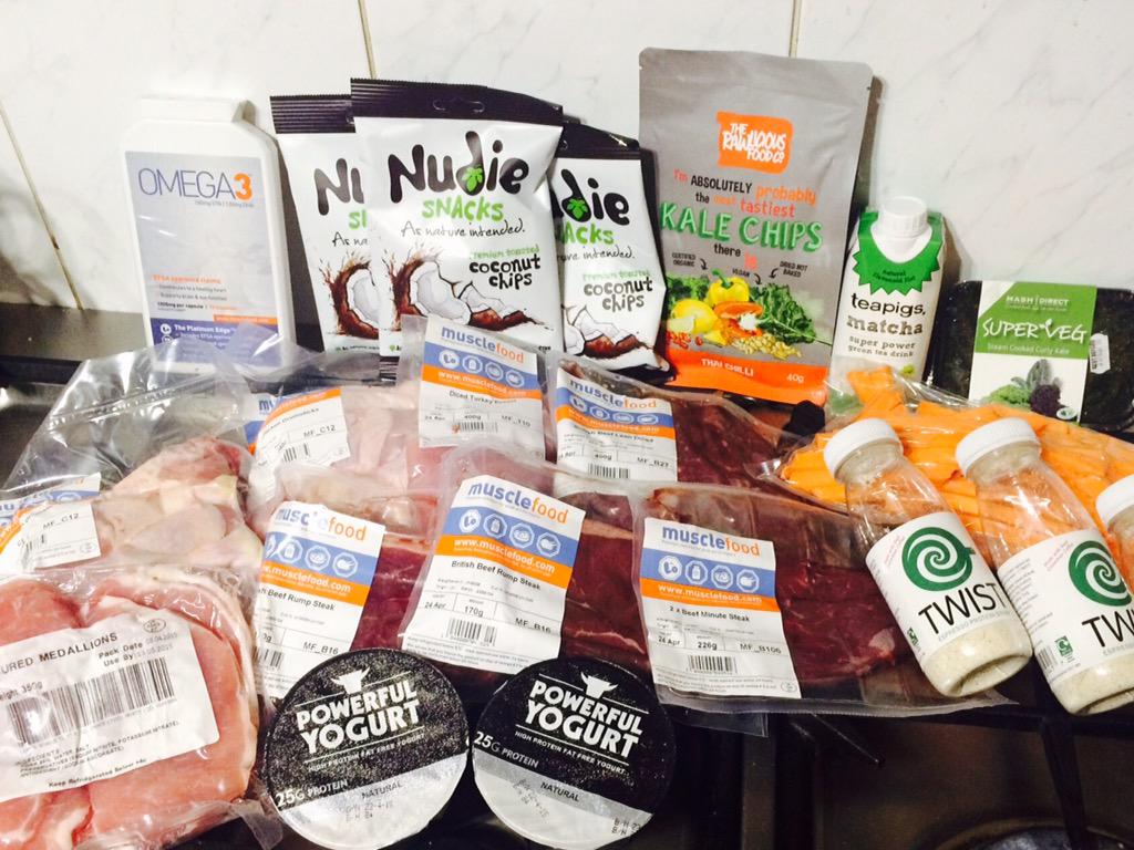CeriLarge10's tweet photo. Can't wait to tuck into all of this from @MuscleFoodUK #lean #skinny #ripped #everythingimnot 😂 http://t.co/zcKOV0TpRg