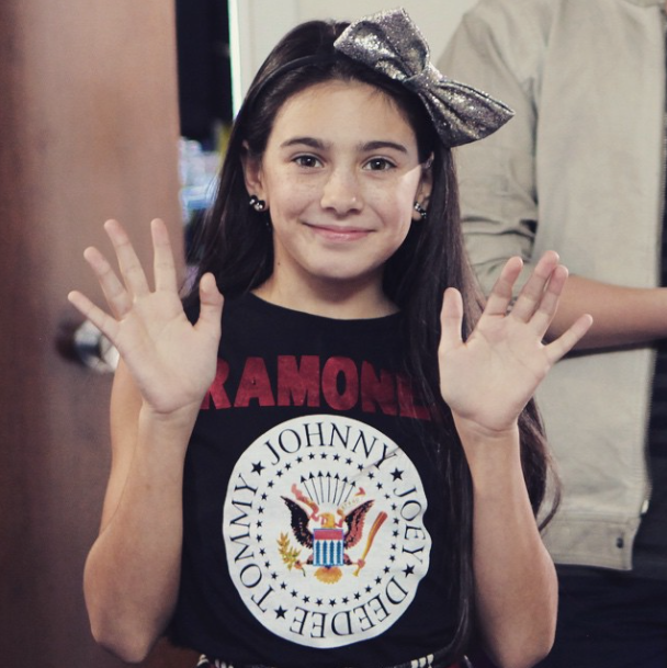 Mariangeli_HSS's tweet photo. I'm always up for a high five! πβπ» #tbt #throwback #nationalhighfiveday #hitstreakfan http://t.co/cN8NtA2TTS