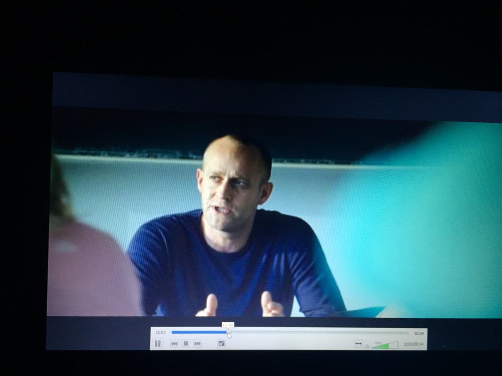 raul_133's tweet photo. Seguimos viendo la película para mañana @irinaagullo http://t.co/MfRzQAFFUh