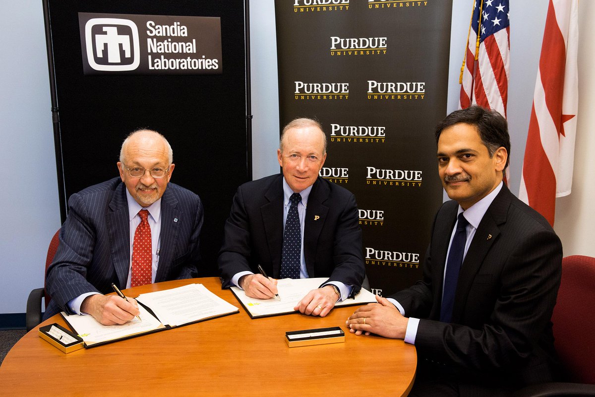 PurdueUnivNews's tweet photo. Purdue, Sandia Labs plan strategic alliance @purduemitch @SandiaLabs @Research_Purdue http://t.co/nD2iCqSa5M http://t.co/Uu6CJZhiHO