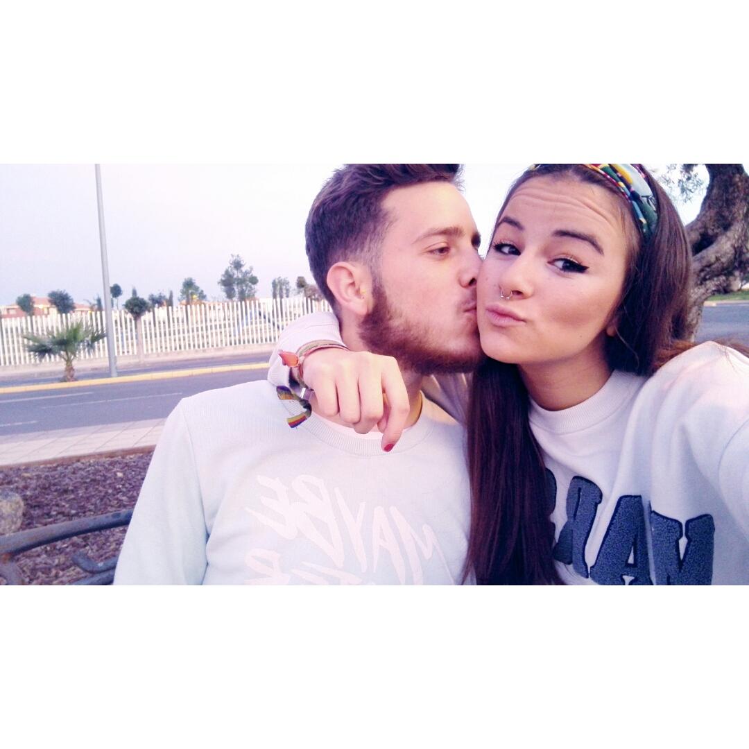 amalia_1998's tweet photo. Porque estos 2 meses sean el principio de una larga historia, te quiero tantoooo @IvanMontesD http://t.co/gCUhatFUKF