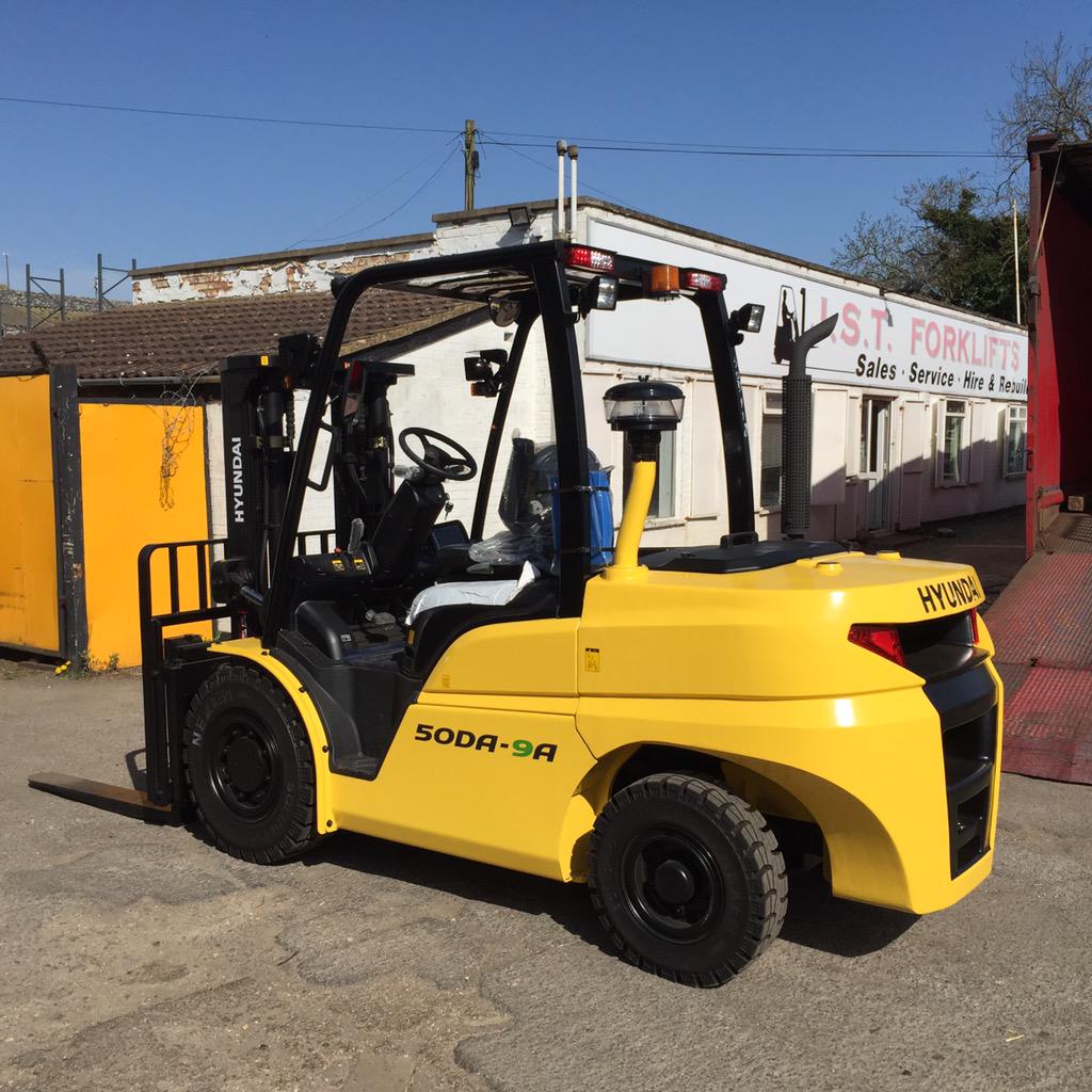JSTLTD's tweet photo. Nice little 5.0 ton diesel delivered today! @HyundaiHIE #forklifts #materialhandling #hireme http://t.co/tYwaMi4csE