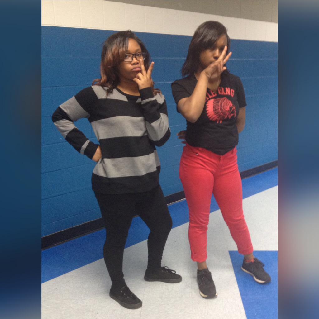 ahlexiscloo's tweet photo. Sister &amp; I #ThrowwBack !
@__JayBreeBitch http://t.co/00MRt3a4DG