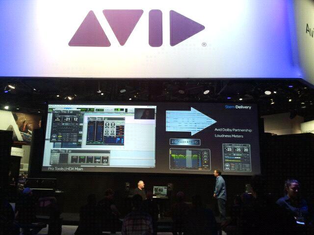 CAPERShow's tweet photo. Una de las últimas charlas de @Avid en NAB @NABShow. El equipo de @svc_com presente para compartir las novedades. http://t.co/fyy4eJLB7N