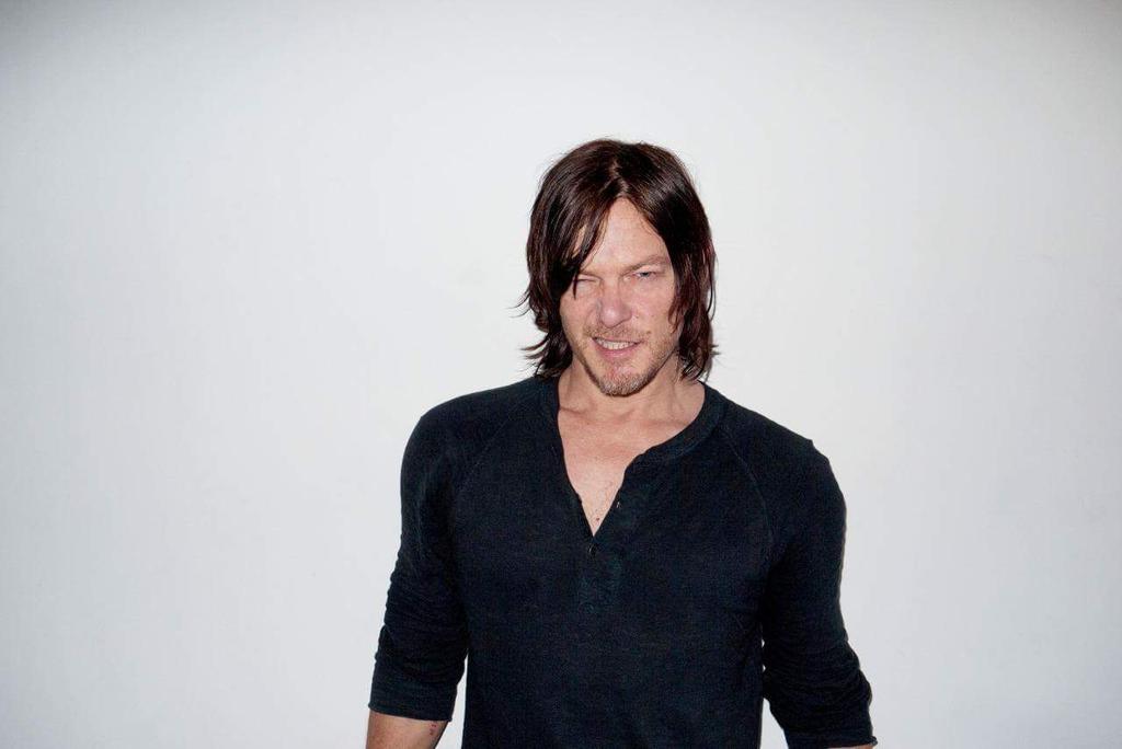 KristenMLaw's tweet photo. This counts as #ThatShirtThursday, no? #TWDFamily #ReedusFaces #ThatFaceTho 😚💘 http://t.co/NLSbkvpnmA