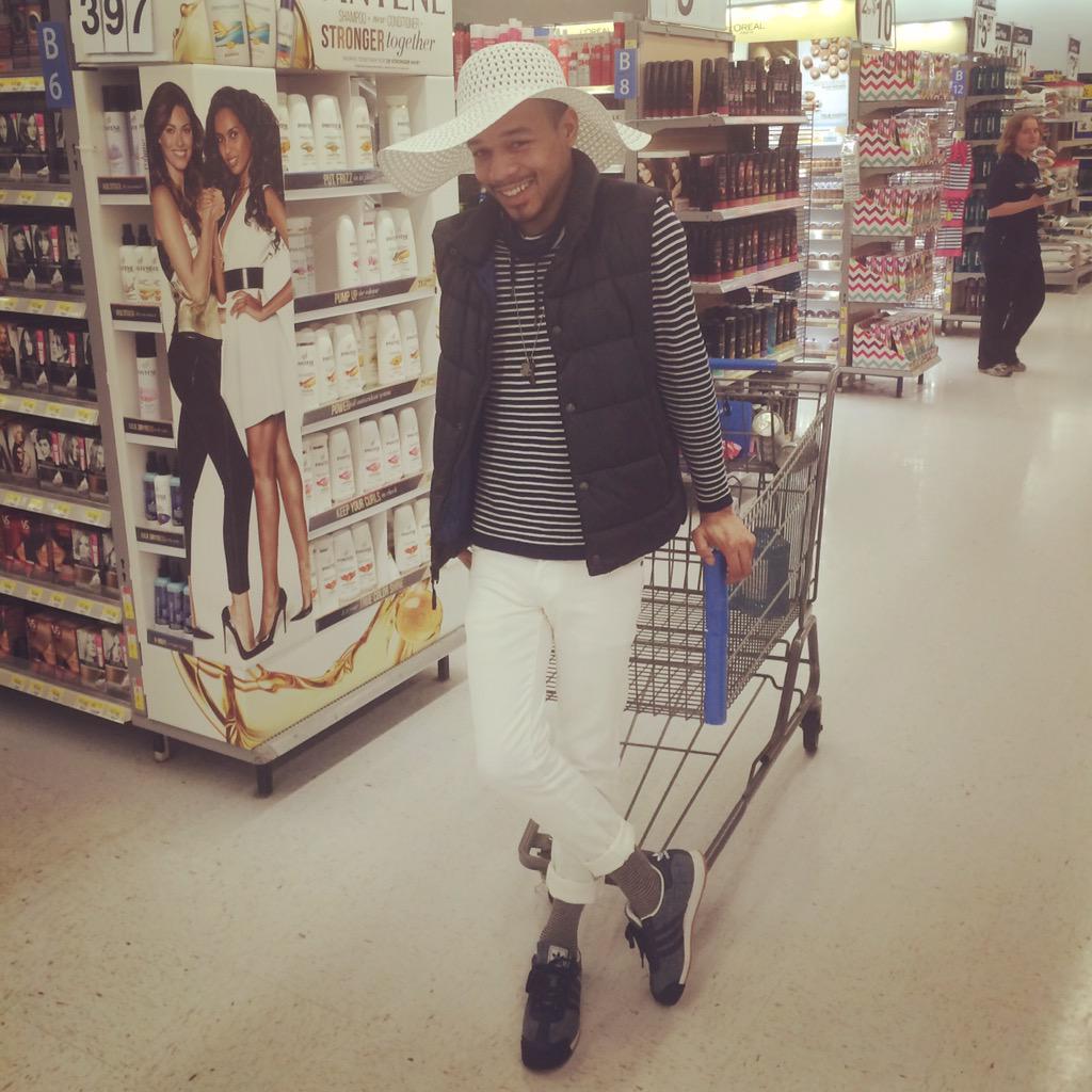 randle_moore's tweet photo. This look is a lil different for me. But I feel good in it! #HatFlow http://t.co/4flITOUjTI