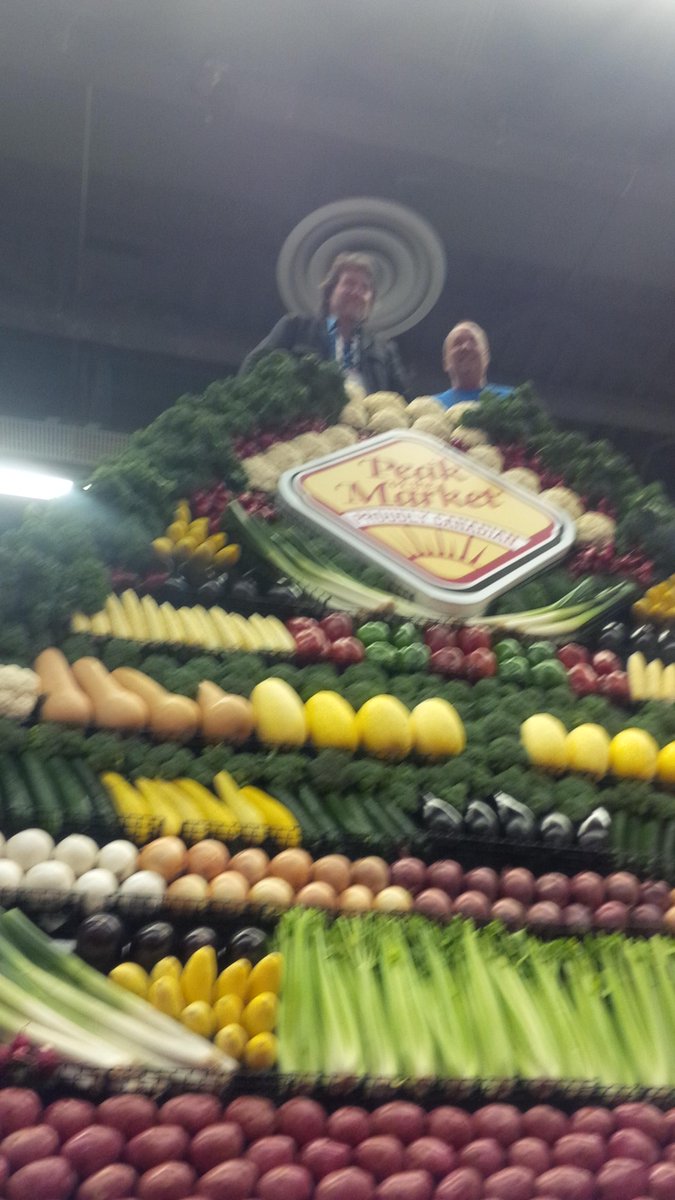 LarryMcIntosh's tweet photo. RT @halfyourplate: Look at that mountain of produce! @PeakoftheMarket @ChefMichaelSmth #cpma2015 http://t.co/ldAP7cRZcm