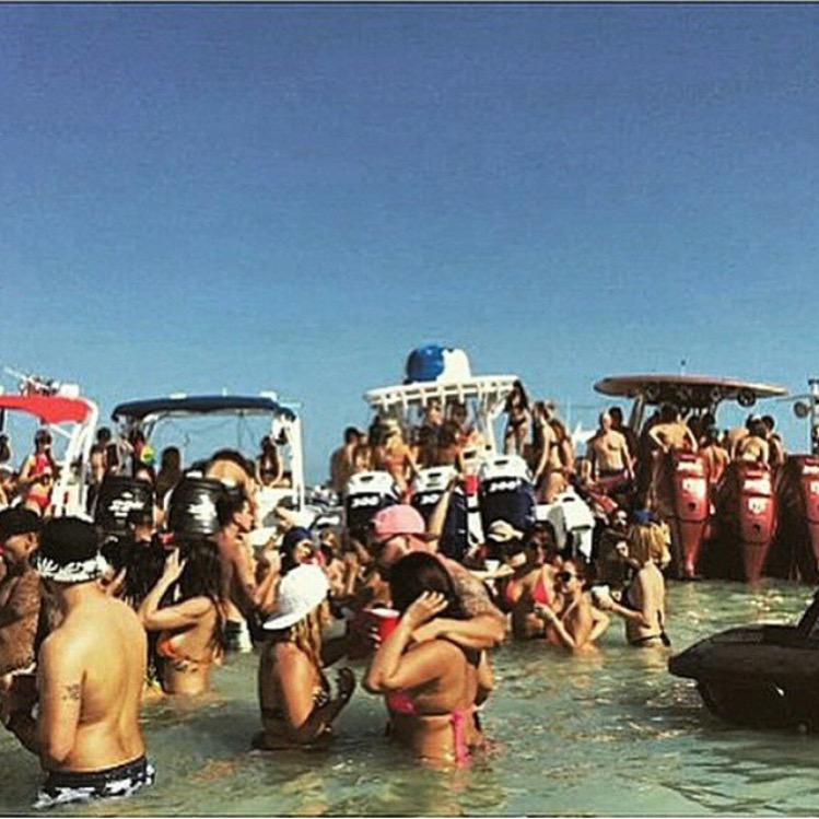 GetToKnowMiami's tweet image. ☀️ #RT If you L❤️VE NIXON SAND BAR?! More info coming soon...stay tuned in!! #NixonMiami 🚣🏻🍹💦