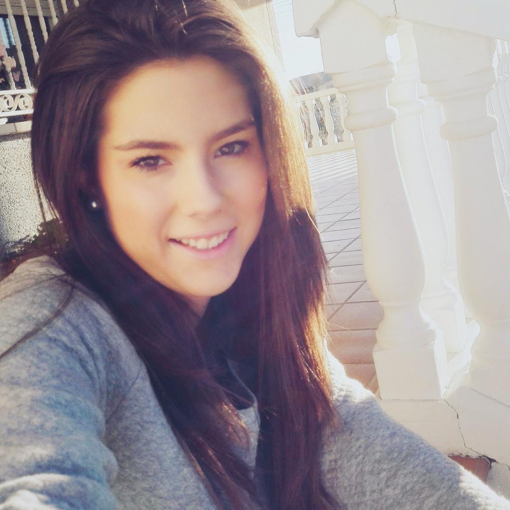 miirisaz's tweet photo. Acabando la semanitaa 😀😀 http://t.co/2BuCPhDnZS