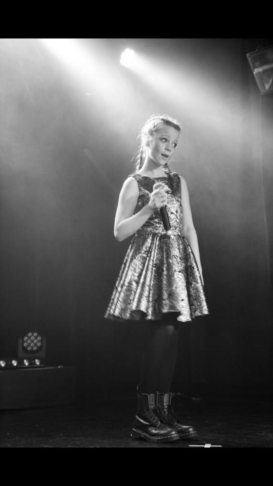ChloeNetting's tweet photo. these girls are beautiful and they have amazing voices😍 love you Tilly and trin x http://t.co/Zj33cC414y