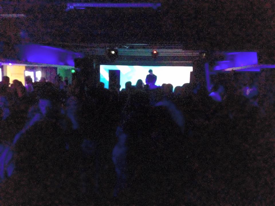 covertevents's tweet photo. #CovertDubai is absolutely rocking. @Dale_Howard is on right now and killin' it! http://t.co/ew6tnUU837