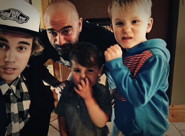 biebrsueds's tweet photo. OLHA QUE LINDOS http://t.co/KVlck5sLnF
