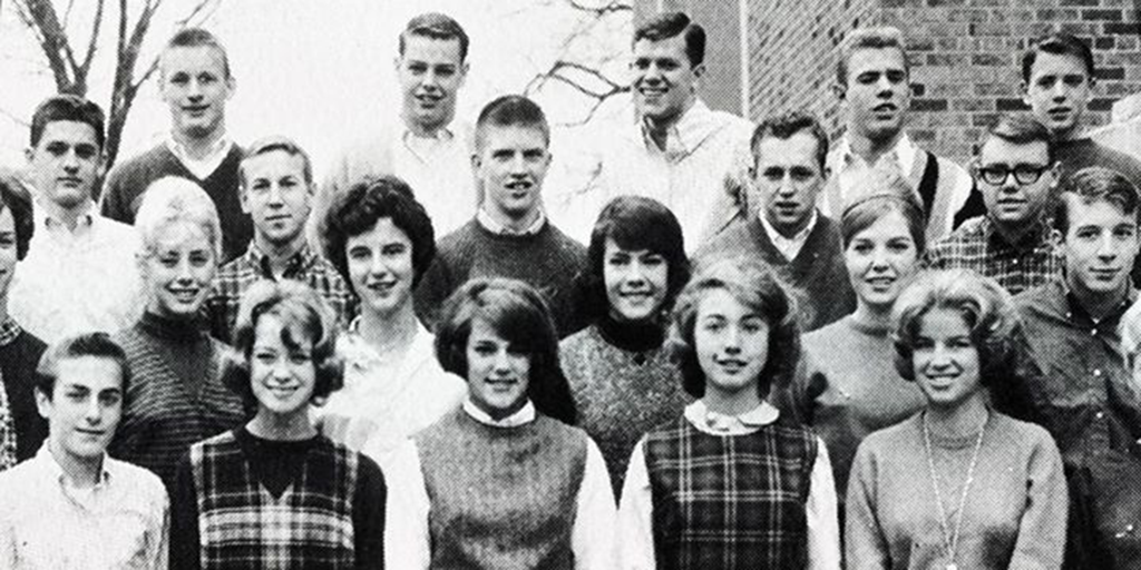 HillaryClinton's tweet photo. #tbt: Wellesley in the '60s. http://t.co/nyl7Ln1DkM