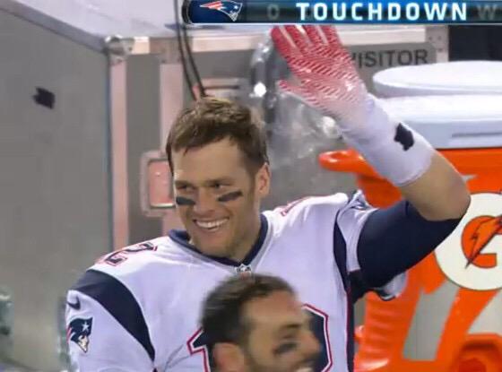 TrashTalkNFL's tweet photo. #NationalHighFiveDay and he's still left hanging. http://t.co/Oqx140kw5l