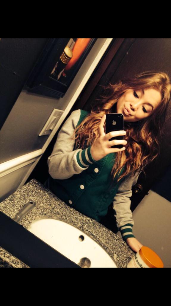 tvelez825's tweet photo. I want my hair this color again 😩😩😍😭🙎 http://t.co/YGaPjDEGD2