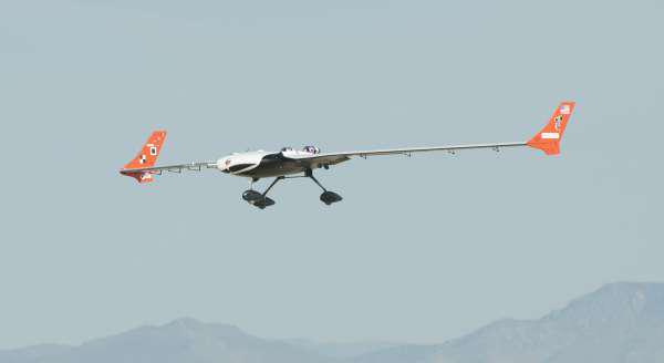 writetake's tweet photo. #WingThings #MUTT will test how wobbly parts work on aircraft. http://t.co/FE2020u7Fs 2/2 http://t.co/yDyf89l5F8