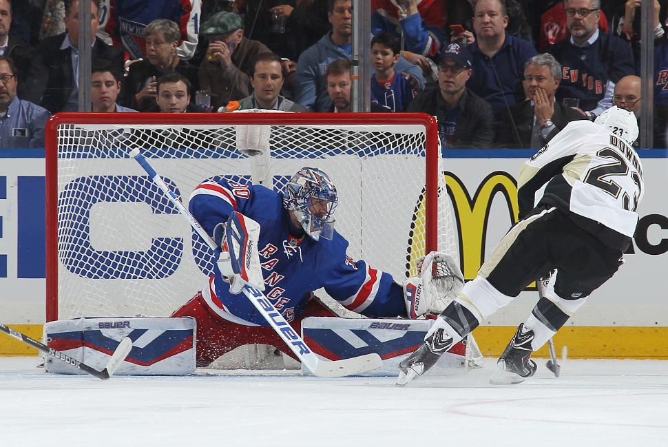 NYRangers's tweet image. VIDEO: "It's definitely a good start"-#NYR @HLundqvist30 meets post Game One with media:  nyrange.rs/1b2DAru