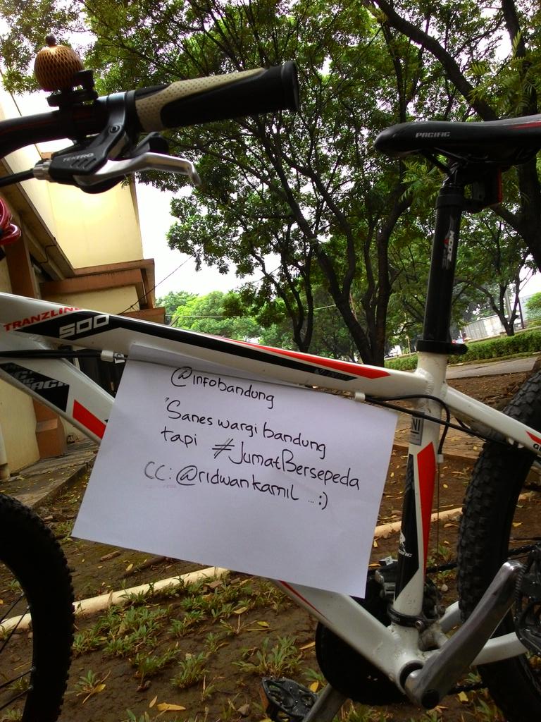 Duh kerenn.. ayo warga Bandung jadikan contoh => RT <a href="/dinarlukman3/">Dinar Lukman</a> Cc: #infobandung , <a href="/ridwankamil/">Ridwan Kamil</a> ... #JumatBersepeda