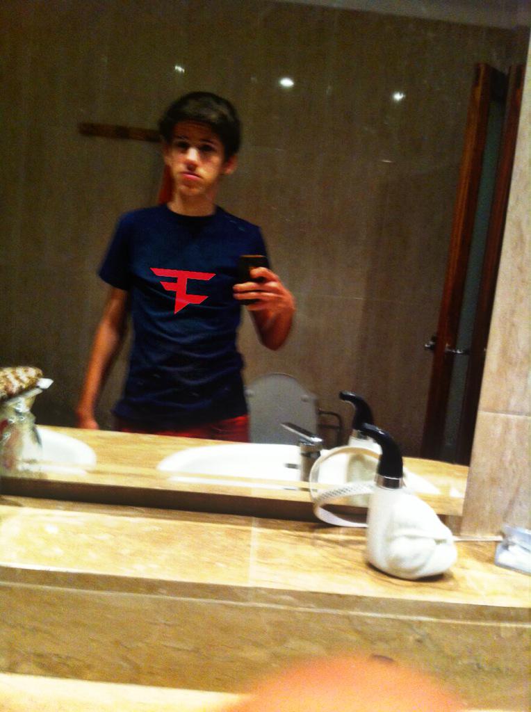 SnipTaxH's tweet photo. FaZe SPAIN 900 subs! @FaZe_SPAINyt #FaZeSPAIN @FaZeBaTmaaN
@abc3246YT @FaZe_MaihNe @FaZe_ReixZ @FaZeLads http://t.co/wofoIOPzrC