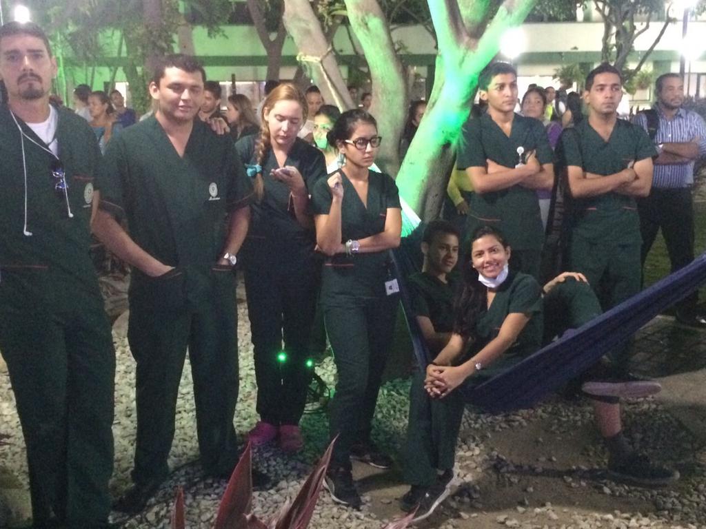UCooperativaCol's tweet photo. Estudiantes de Ciencias de la Salud @uccsm participan en la inauguración de su nuevo Edificio http://t.co/rKM2Se1kbJ