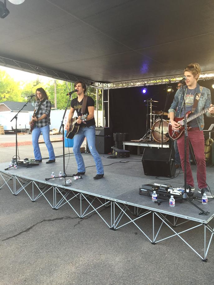 OKLAHOMAXO's tweet photo. Wow @johnkingcountry rocks!!!! #OklahomaChiO #WishWeek2015 http://t.co/DHF36rP5tl