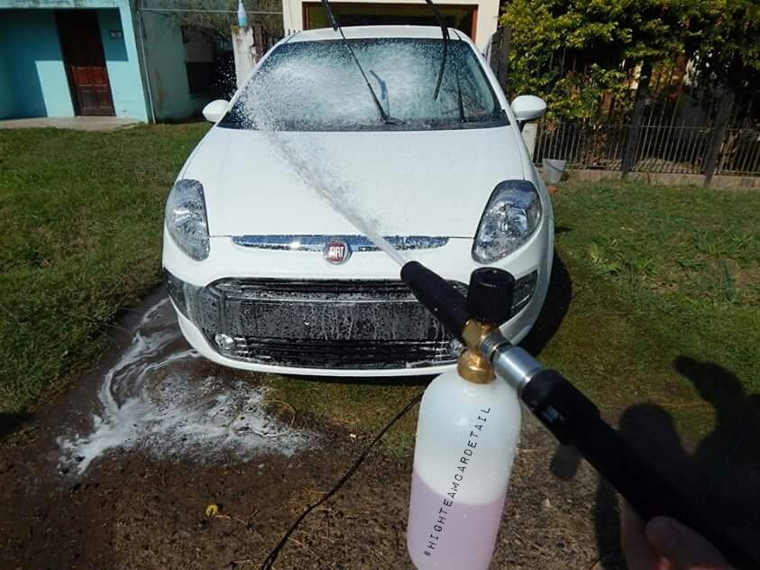 highteamcd's tweet photo. Ahora le toca el turno a este #fiatpunto lavado con espuma activa.  #amorporlosfierros #Fiatynadamas http://t.co/eSotWtAE9n