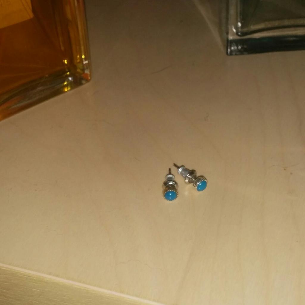 the_snook's tweet photo. @web_goddess Never underestimate the power of a nitrile glove and a hard disk magnet. http://t.co/UUgC0libXA
