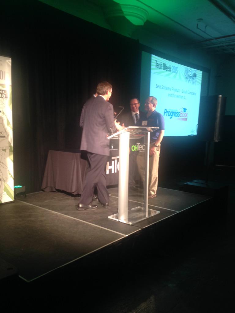 COSEsmallbiz's tweet image. #softwareanswers takes the stage, best software product - small company award winner! #NerdOscars