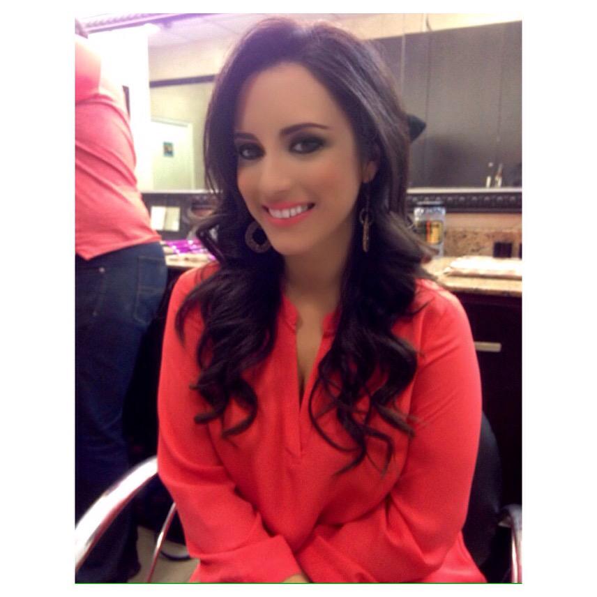 gretelmendez's tweet photo. Los quiero y gracias por todos sus mensajes en mi cumple 💕💕💕Linda noche😉 #abrazandolavida http://t.co/0PLpEtYNhK
