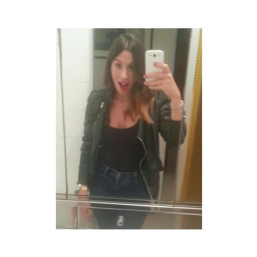 AlmaMariade's tweet photo. Esta es mi cara al ver que quedan 3 días para la feria de Sevilla!!!
Buenas noches y dulces sueños😘😘😘 http://t.co/2J6v1b3if1