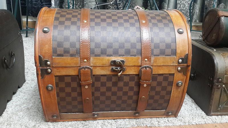 ceocenter's tweet image. 제가 가장 아끼는 구한말 루이비통 골동품입니다. 
촬영소품으로 대여는 가능합니다.010-5032-0550.
저희 집 가보라 판매는 절대 하지 않습니다.