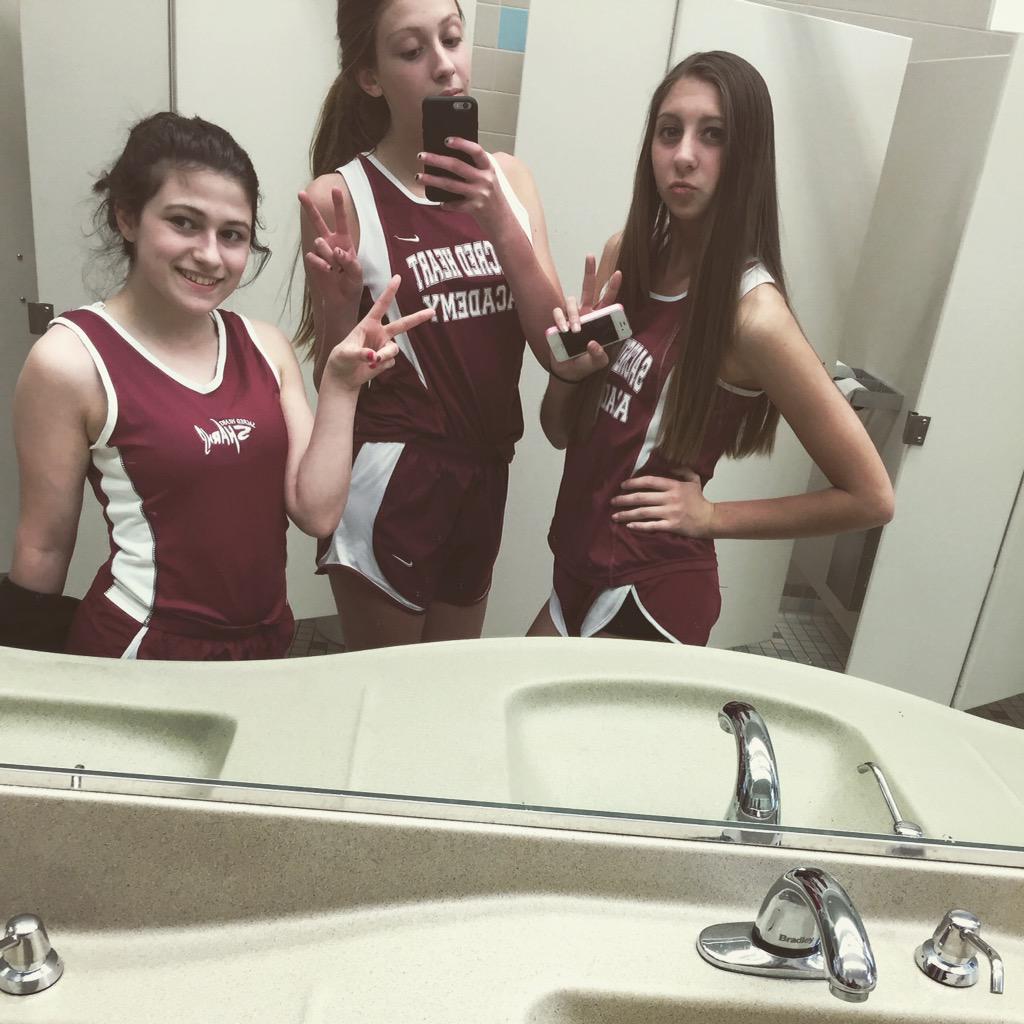 michellarielle's tweet photo. WE SURVIVED OUR FIRST TRACK MEET #lastisthenewfirst http://t.co/3btyrxf4QN